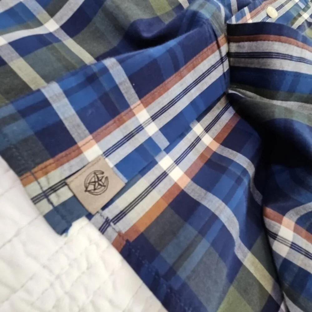 Banana Republic Untucked Slim Fit Shirt Men's L Large Navy Blue Plaid EUC‎ LN